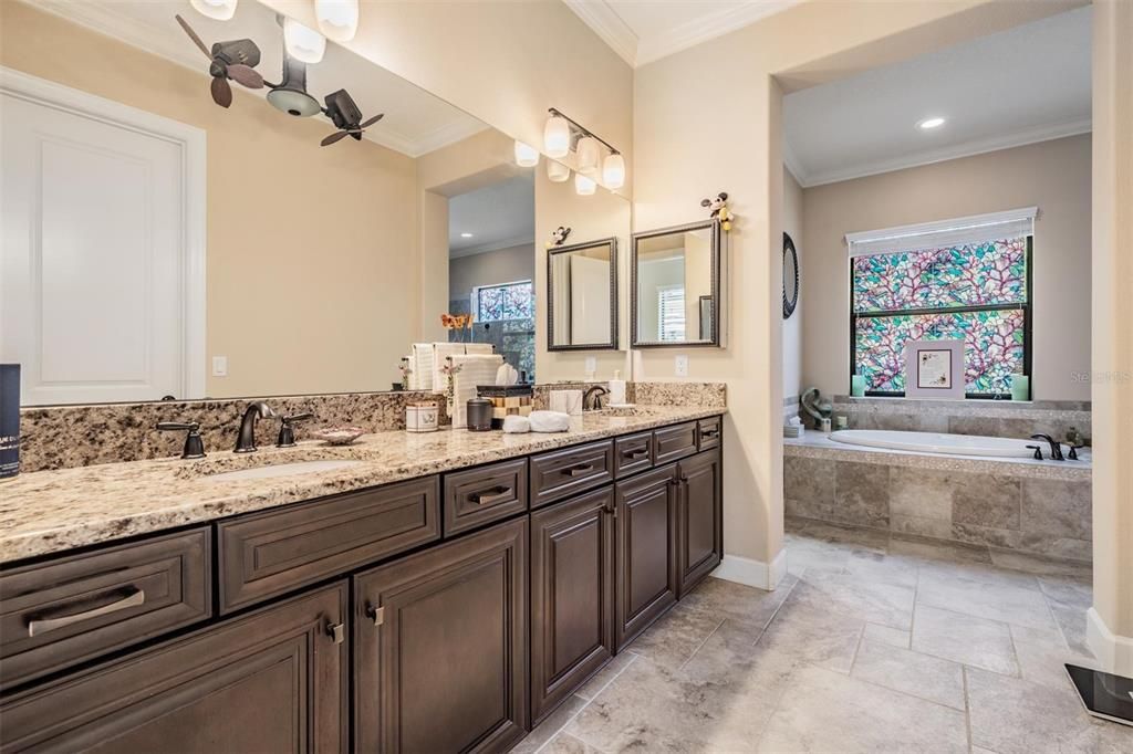 Bathroom, Dual Sink Vanities, Interior, Recessed Lighting