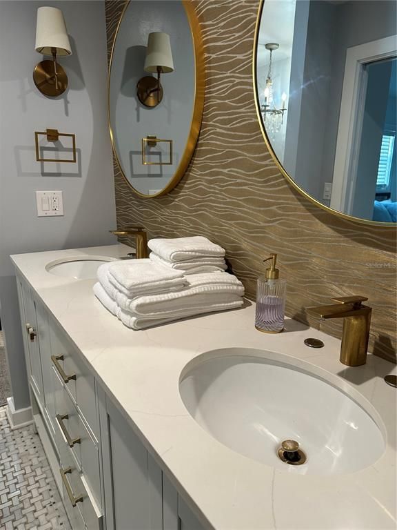 Bathroom, Dual Sink Vanities, Interior