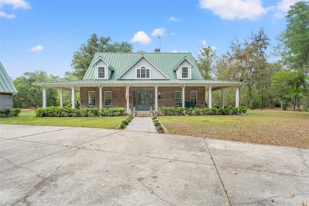Exterior, Facade, Brick Facade, Farmhouse