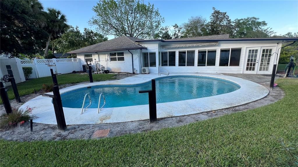Exterior, Pool
