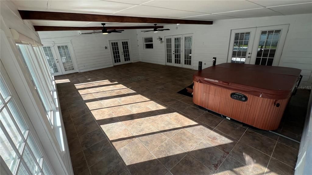 Hot Tub, Interior, Wooden Beams
