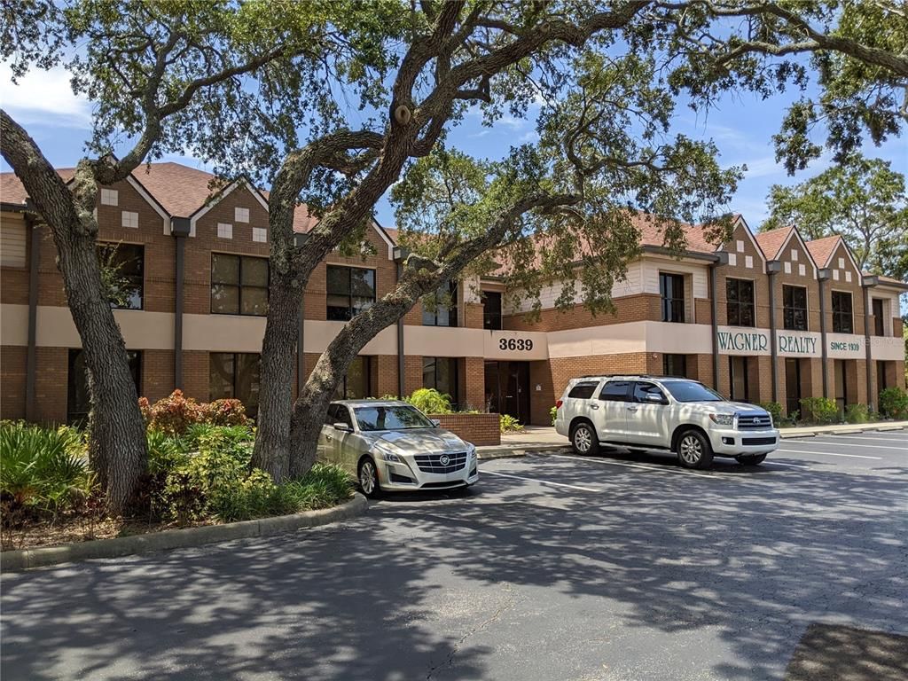 Exterior, Facade, Brick Facade, Rowhouse