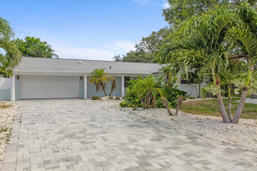 Attached, Exterior, Facade, Ranch