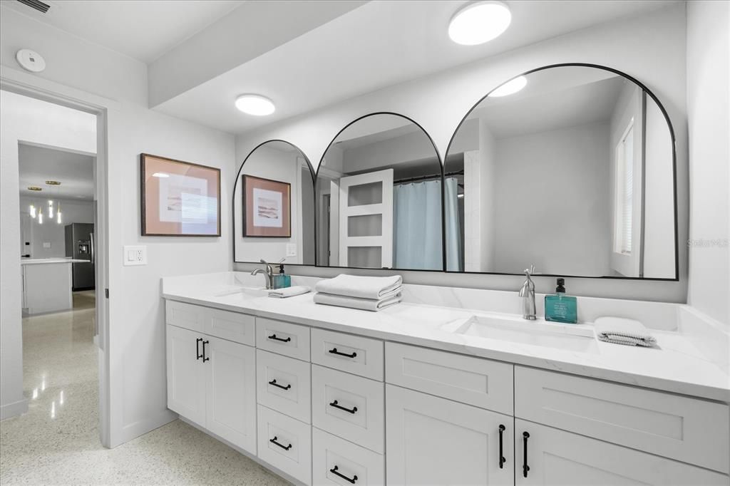 Bathroom, Dual Sink Vanities, Interior, Recessed Lighting