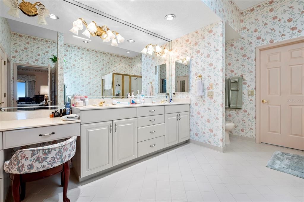 Bathroom, Dual Sink Vanities, Interior, Recessed Lighting