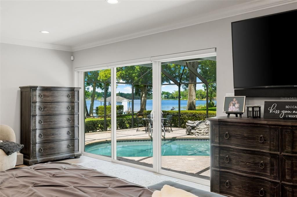 Bedroom, Interior, Pool, Recessed Lighting, Sun Room, Water