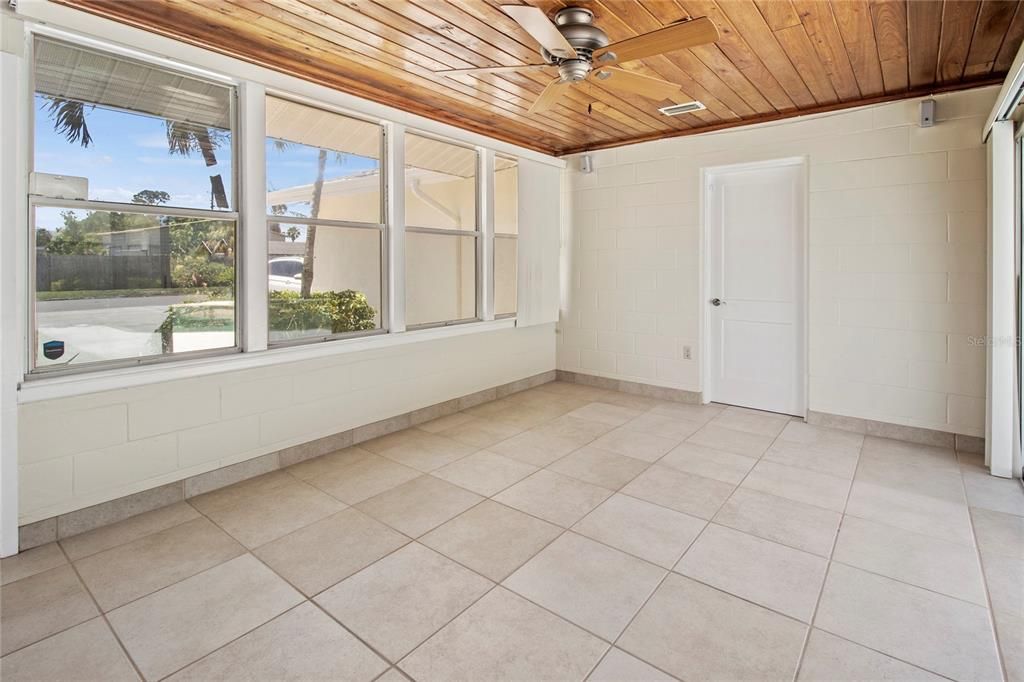 Empty room, Interior, Recessed Lighting, Wooden Ceilings