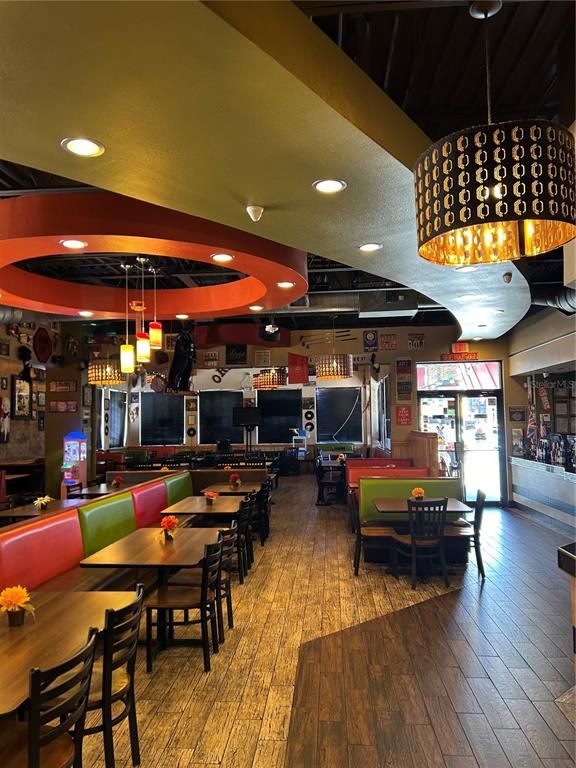 Dining room, Interior, Pendant Lights, Recessed Lighting, Wood Texture Flooring