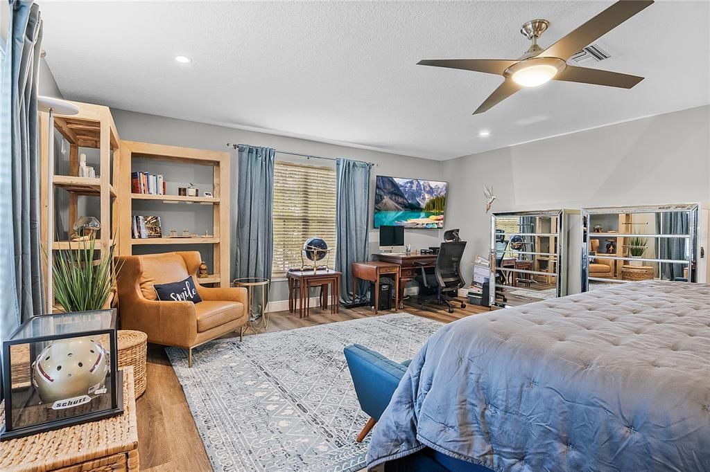 Bedroom, Home Office, Interior, Recessed Lighting, Wood Texture Flooring