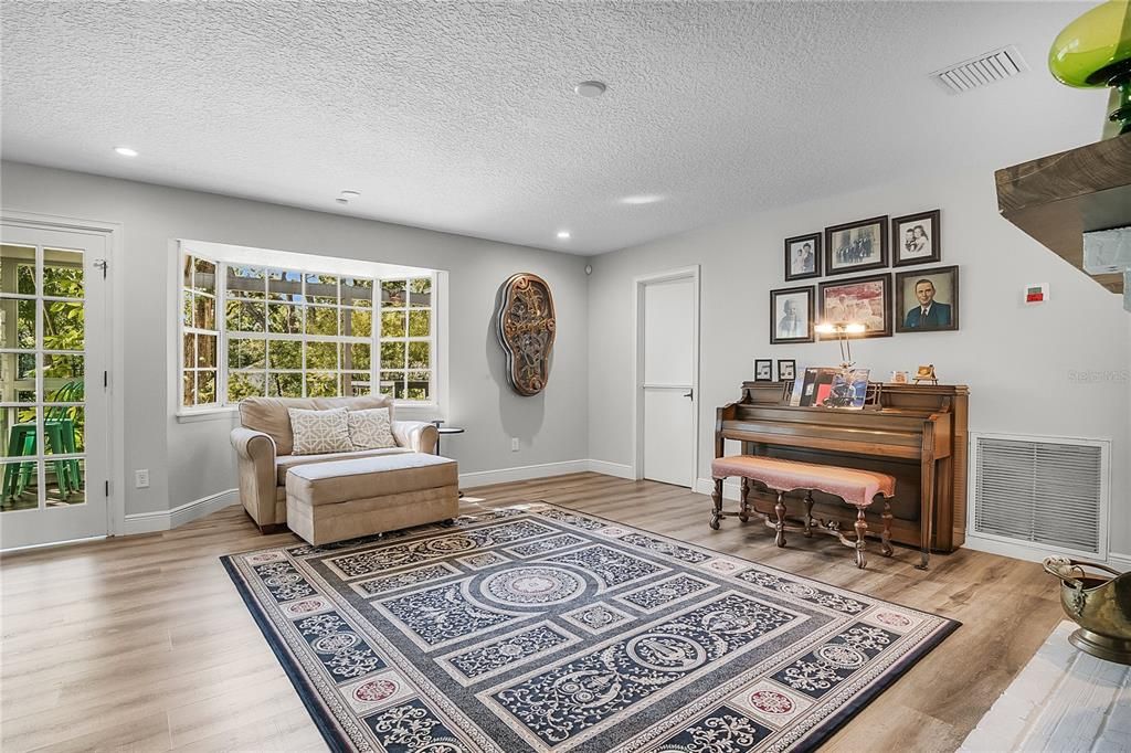 Interior, Piano, Recessed Lighting, Wood Texture Flooring
