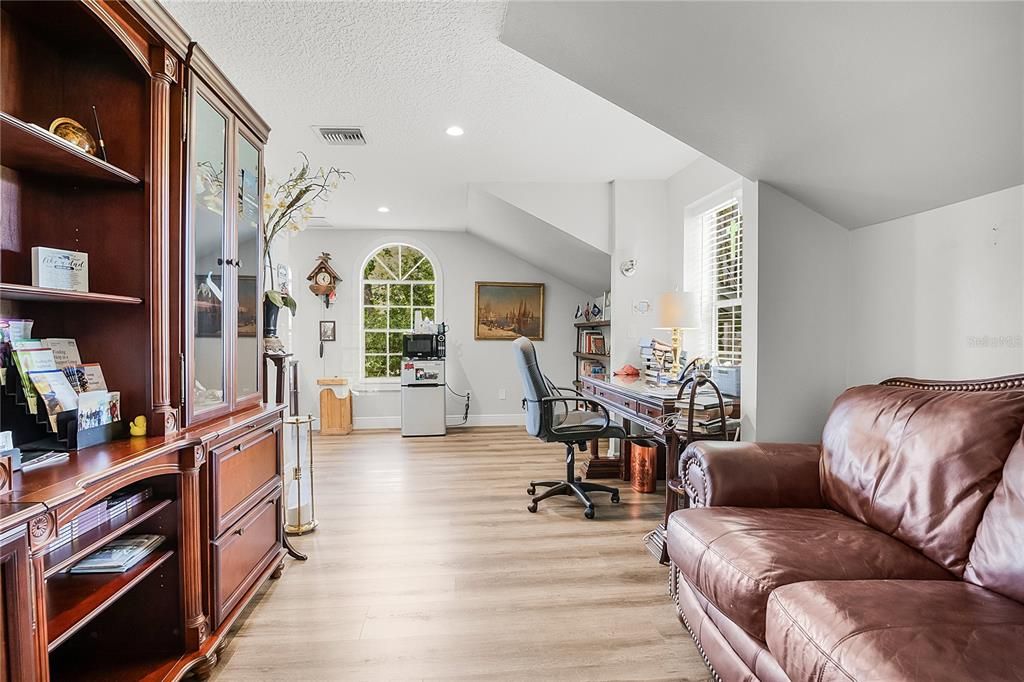 Home Office, Interior, Recessed Lighting, Wood Texture Flooring