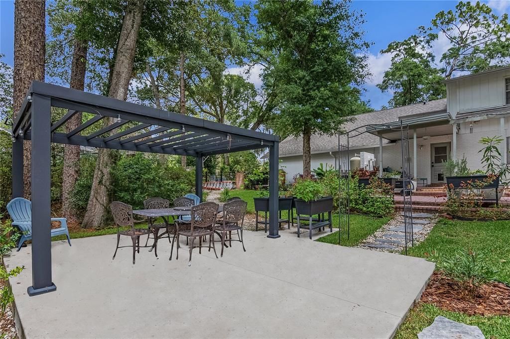 Backyard, Exterior