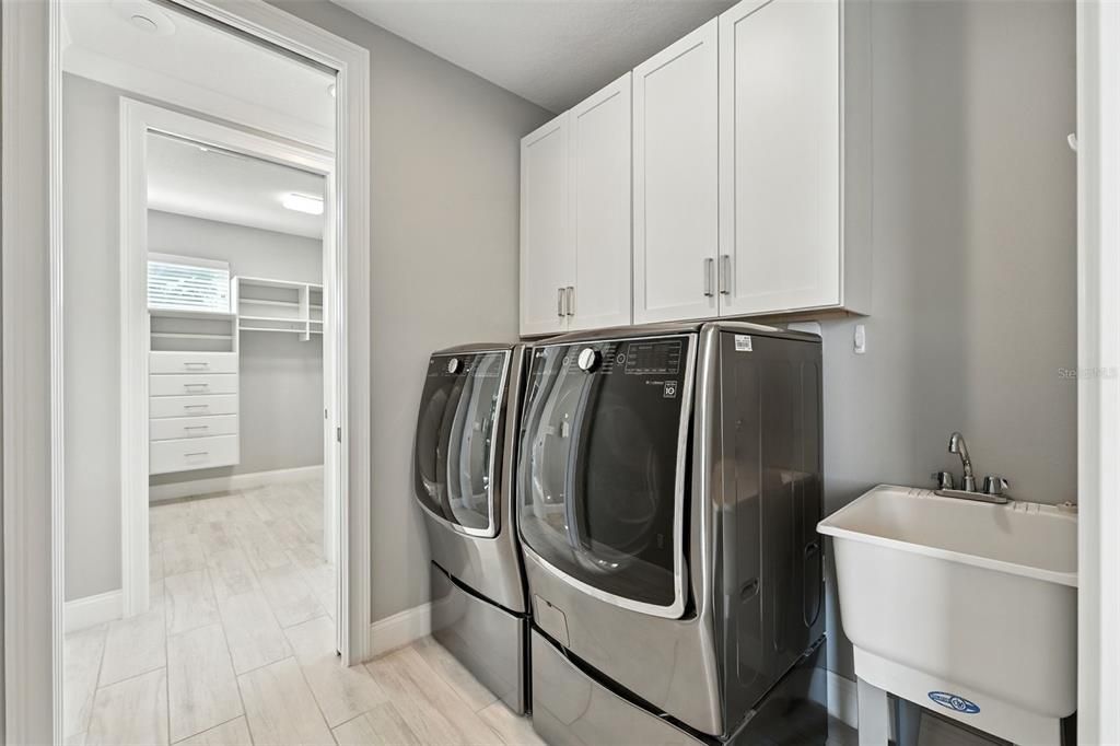 Interior, Washer, Wood Texture Flooring