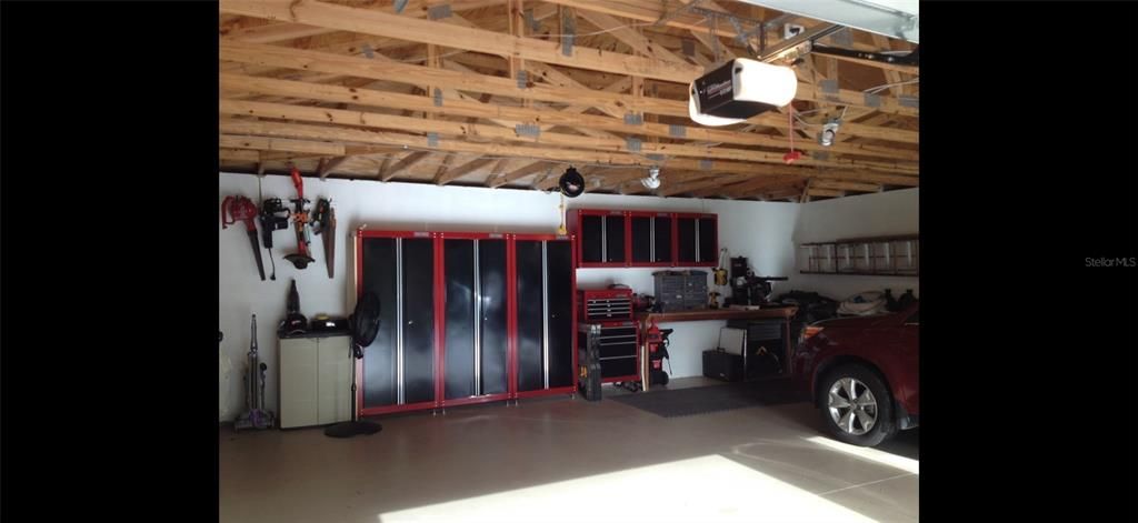 Garage, Interior, Wooden Beams