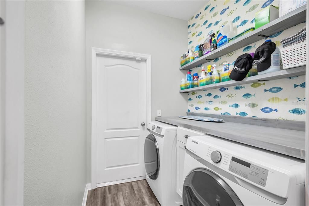 Interior, Washer, Wood Texture Flooring