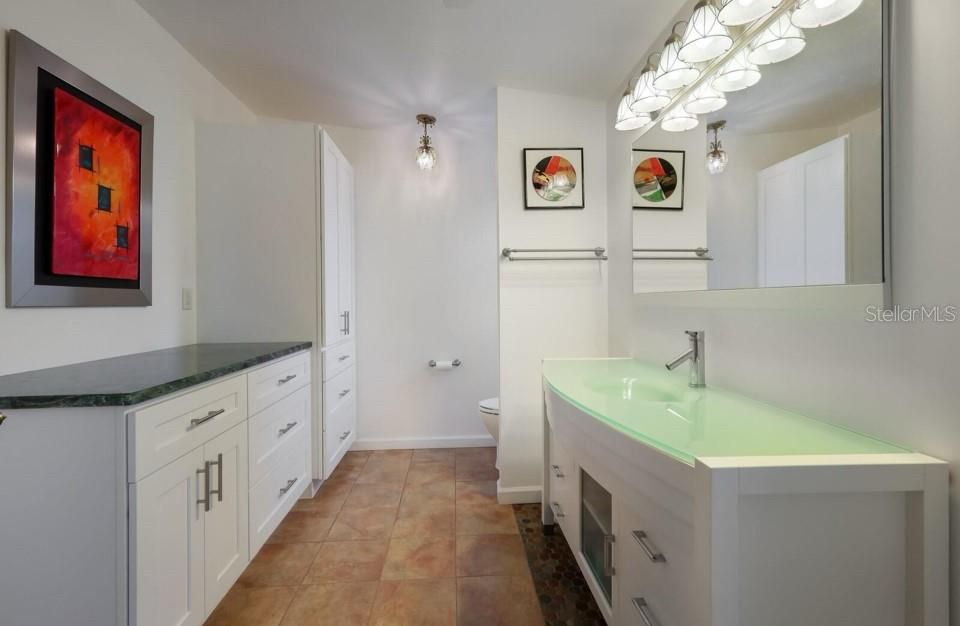 Bathroom, Dual Sink Vanities, Interior