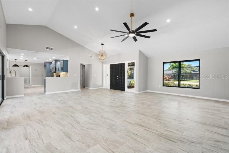 Chandelier, Empty room, Interior, Marble, Pendant Lights, Recessed Lighting