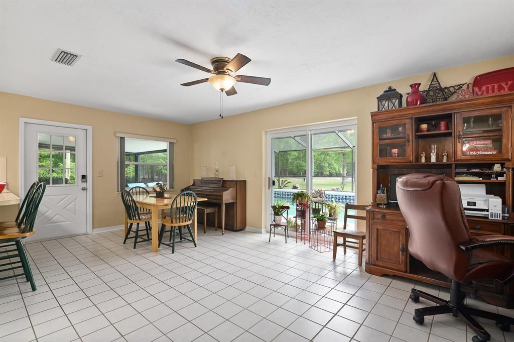 Home Office, Interior