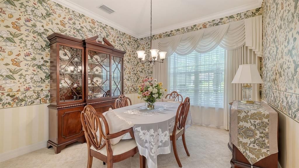Chandelier, Dining room, Interior, Pendant Lights