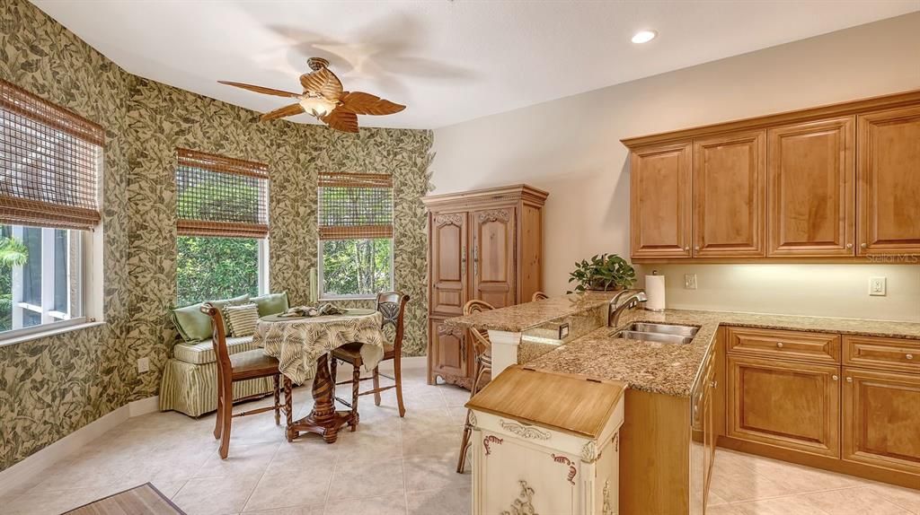 Dining room, Interior, Recessed Lighting