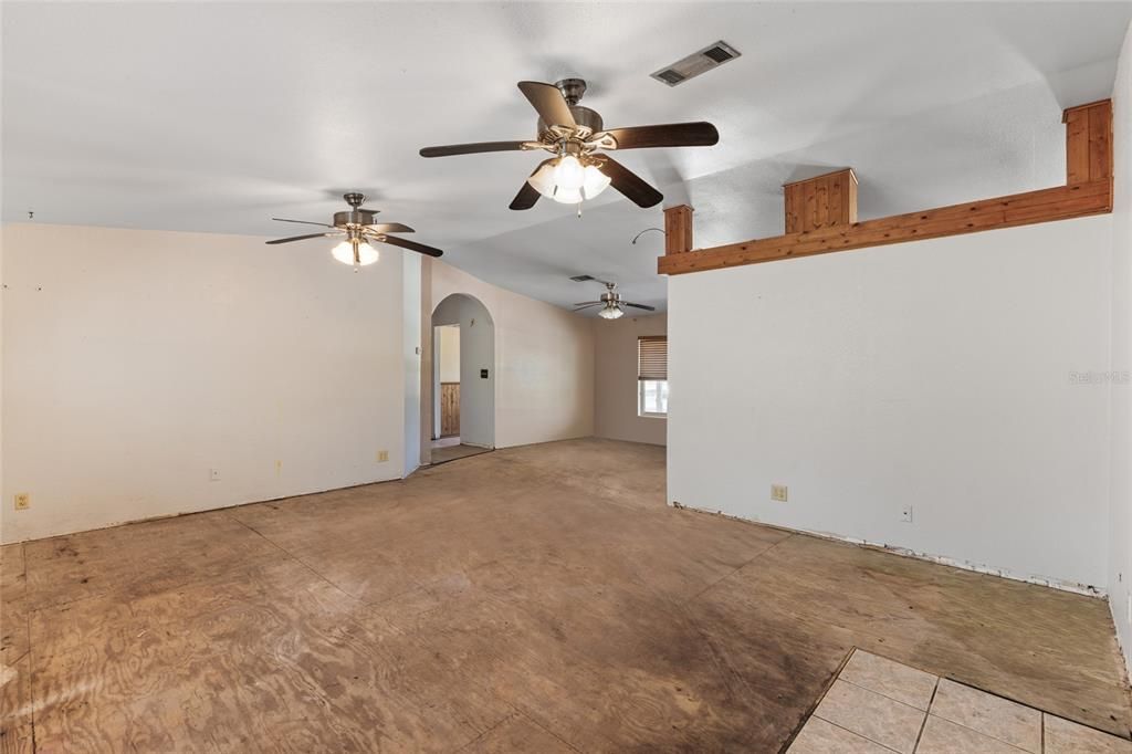 Empty room, Interior