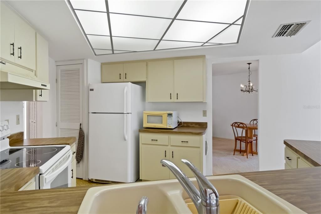 Chandelier, Dining room, Interior, Kitchen