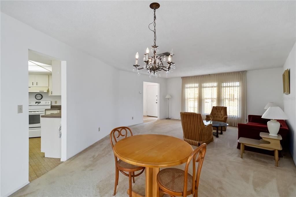 Chandelier, Dining room, Interior, Kitchen, Living room, Stainless Steel Appliances