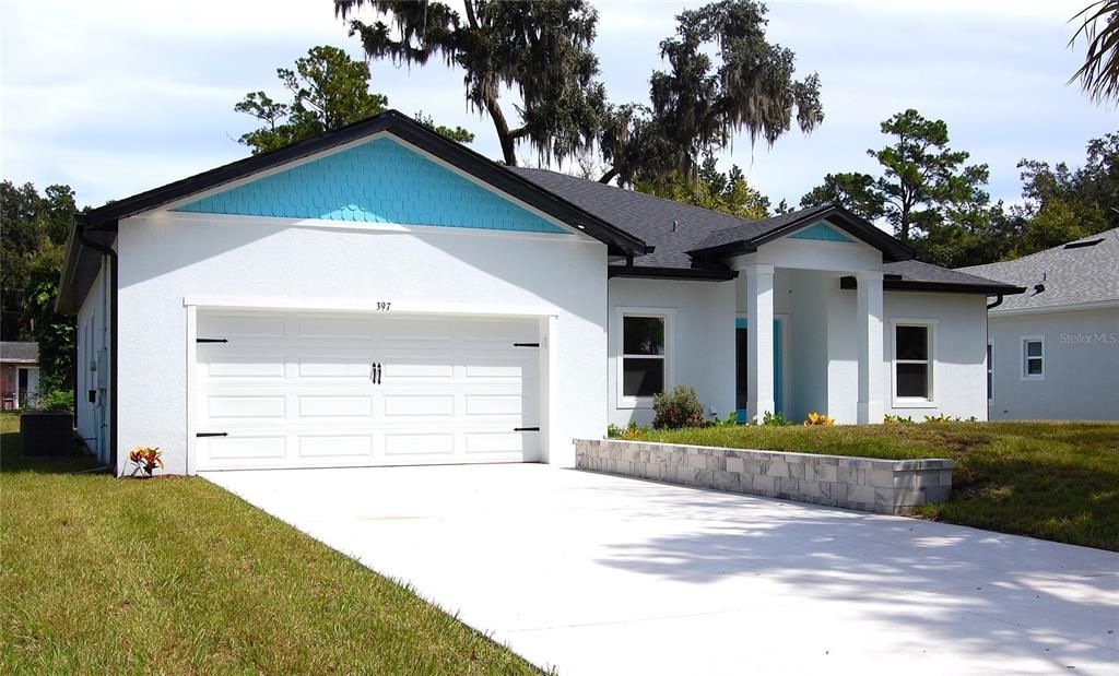 Attached, Exterior, Facade, Ranch