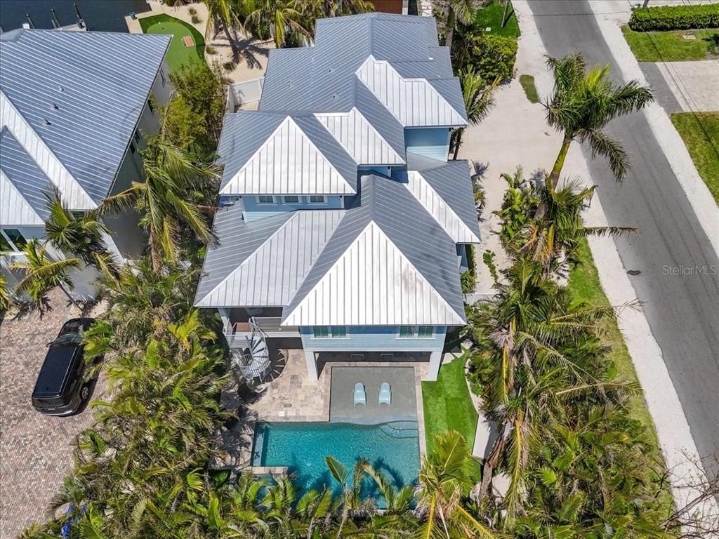 Exterior, Drone