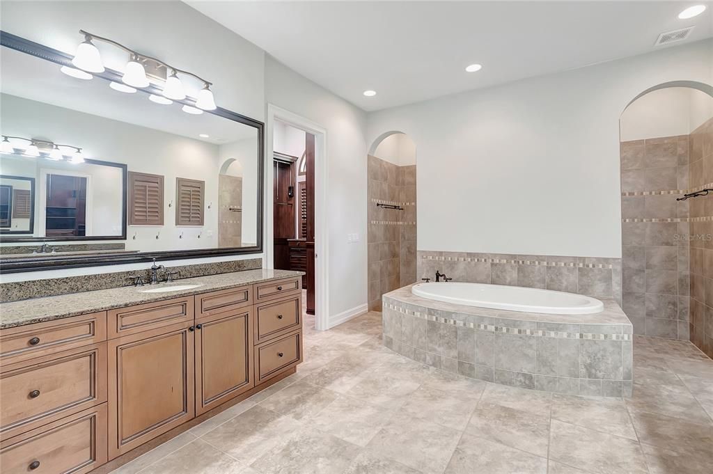 Bathroom, Dual Sink Vanities, Interior, Recessed Lighting