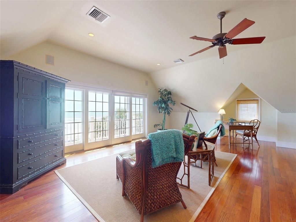 Dining room, Interior, Living room, Recessed Lighting, Wood Texture Flooring