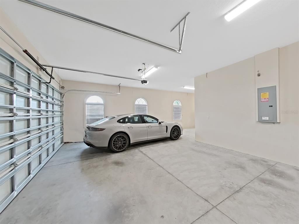 Garage, Interior