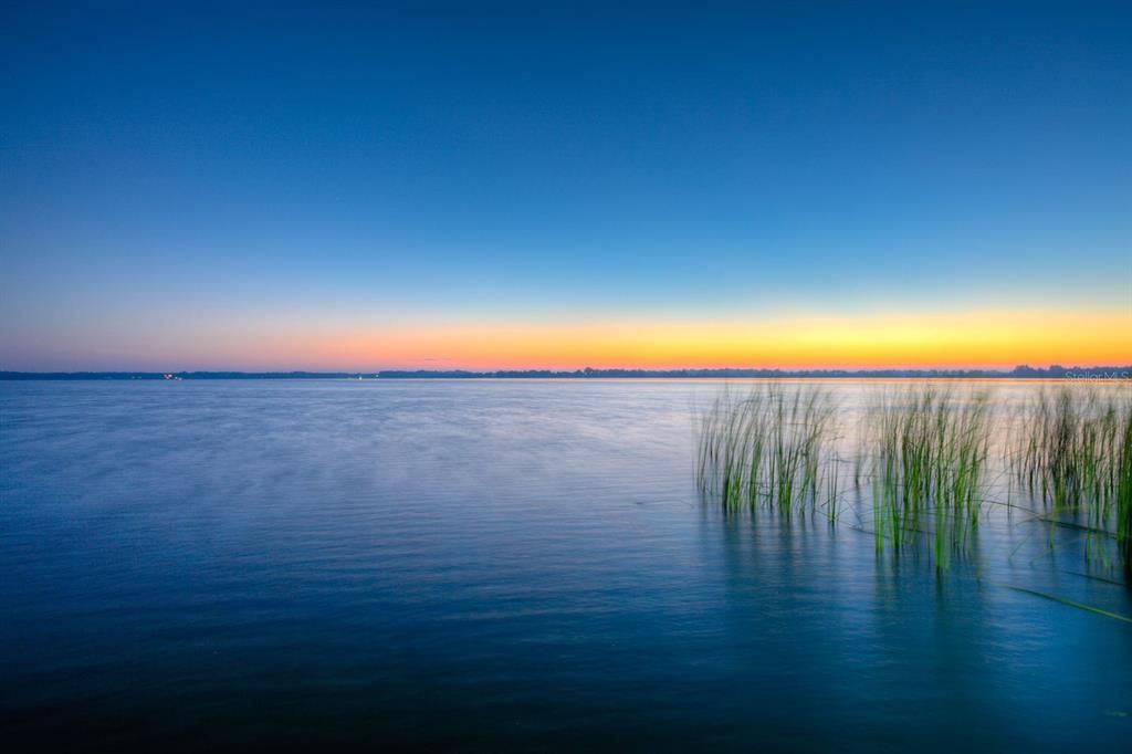Exterior, Lake