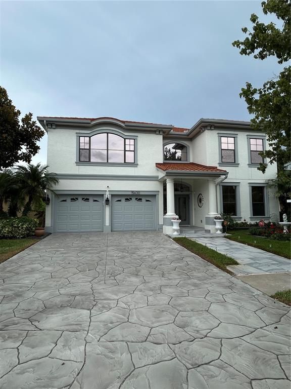 Attached, Exterior, Facade, Mediterranean