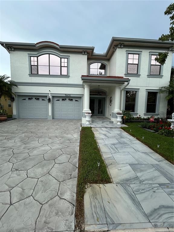 Attached, Exterior, Facade, Mediterranean