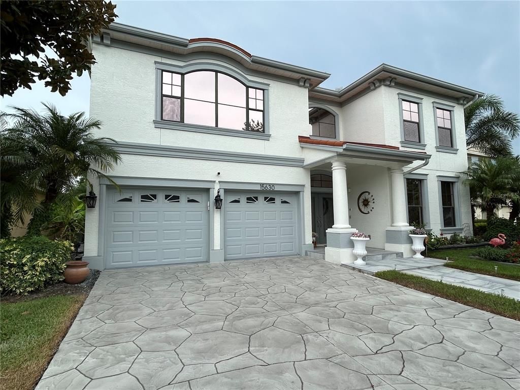 Attached, Exterior, Facade, Mediterranean
