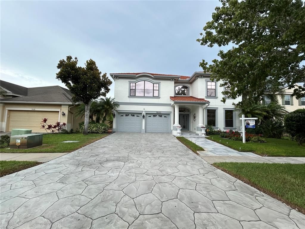 Attached, Exterior, Facade, Mediterranean