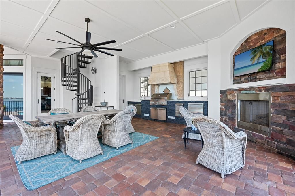 Dining room, Fireplace, Interior, Pendant Lights, Recessed Lighting, Water