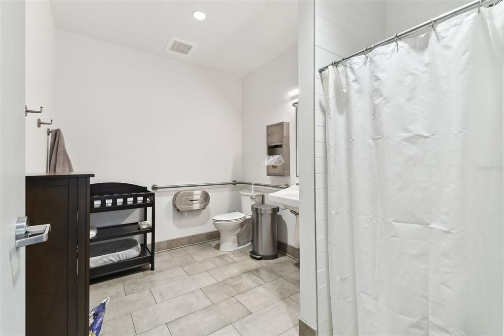 Bathroom, Interior, Recessed Lighting