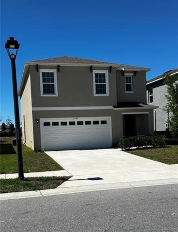 Attached, Exterior, Facade, Split Level