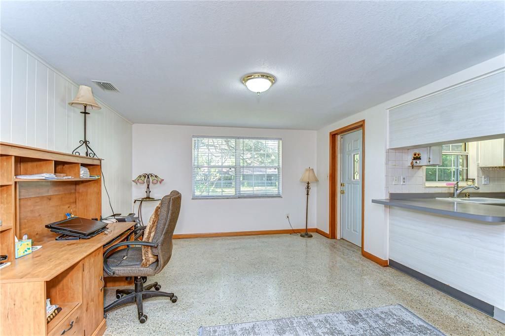 Home Office, Interior