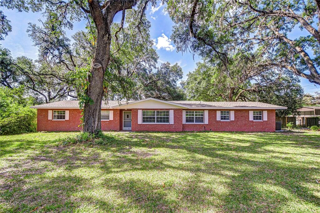 Backyard, Exterior, Facade, Brick Facade, Ranch