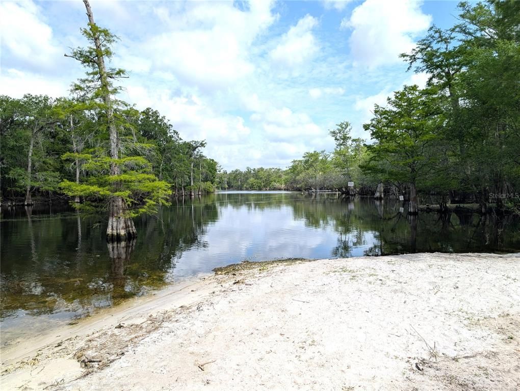 Exterior, Lake