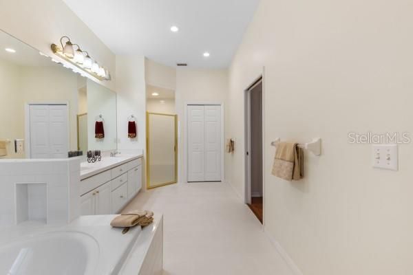 Bathroom, Dual Sink Vanities, Interior, Recessed Lighting