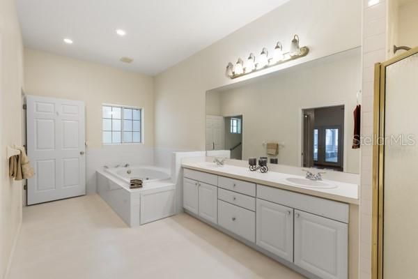 Bathroom, Dual Sink Vanities, Interior, Recessed Lighting