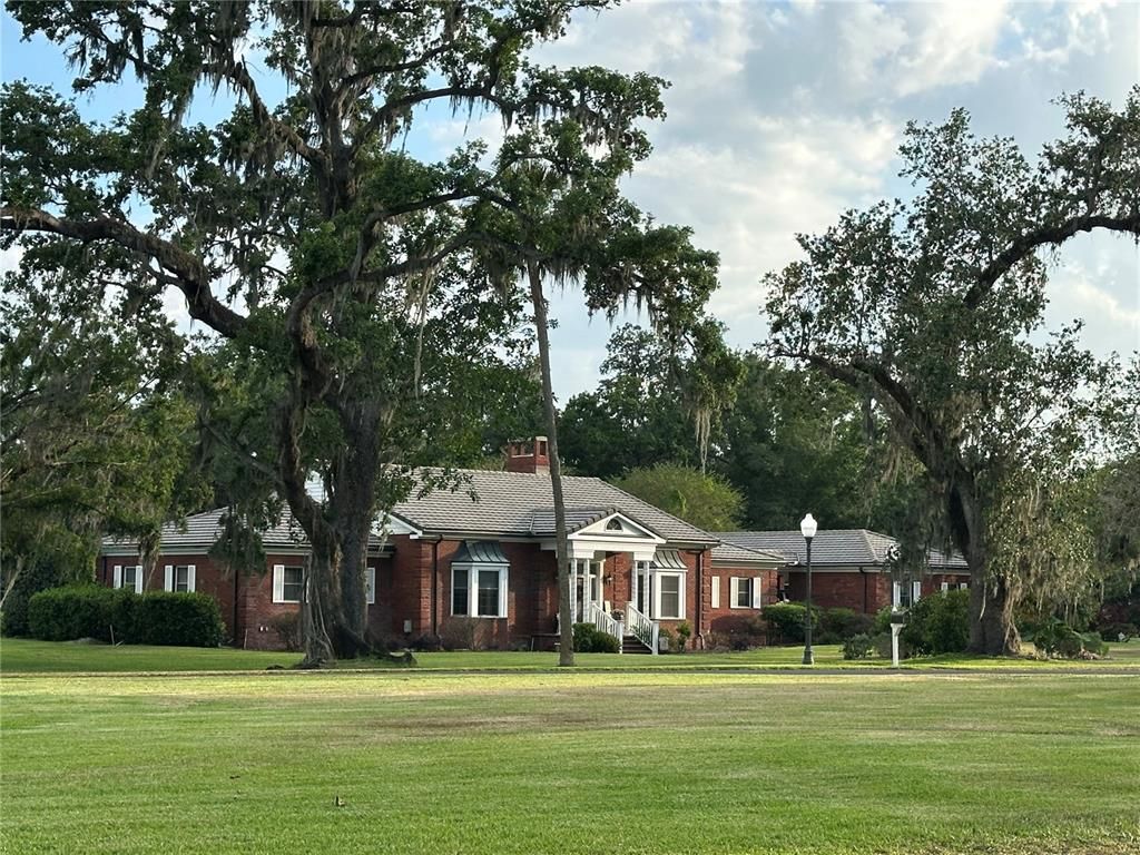 Backyard, Exterior, Facade, Brick Facade, Ranch