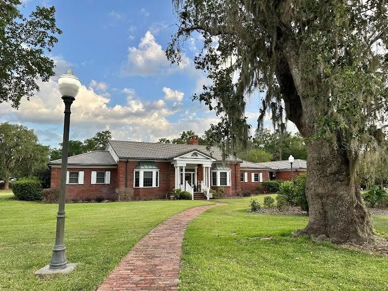 Exterior, Facade, Brick Facade, Ranch