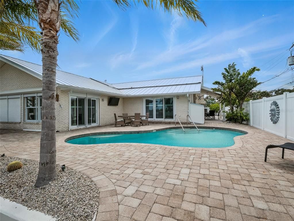 Exterior, Pool
