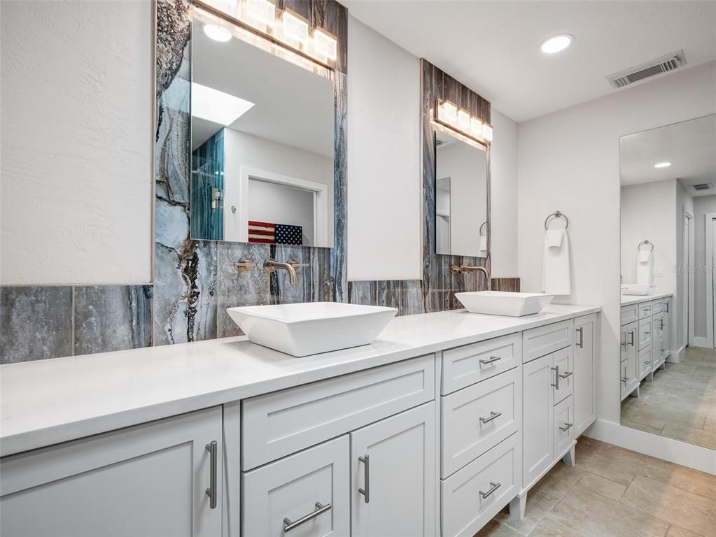 Bathroom, Dual Sink Vanities, Interior, Recessed Lighting