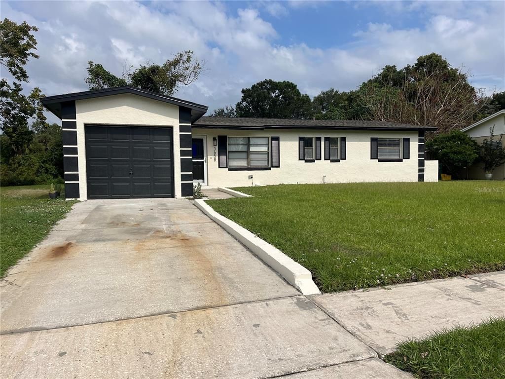 Attached, Exterior, Facade, Ranch